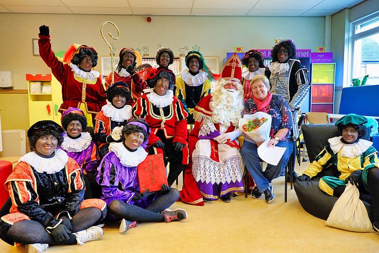 Aankomst van de Sint en zijn Zwarte Pieten in Waarder_094